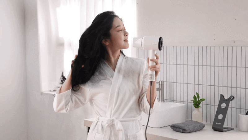[리앤쿡] 퀵 스타일링 아이론 브러쉬+스트롱 BLDC 1600W 저소음 헤어드라이기 APPY-CB798H / LNKD-9960W 상세 이미지 4